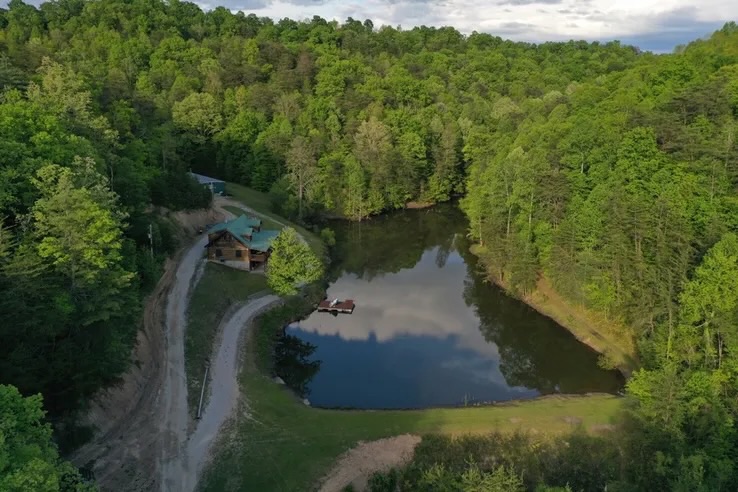 Cabin on a private lake in Kentucky
