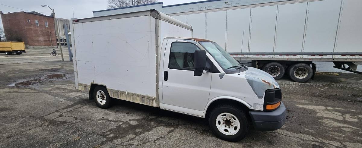 Side view of the ex-U-Haul 10-foot box truck on the day I went to look at it